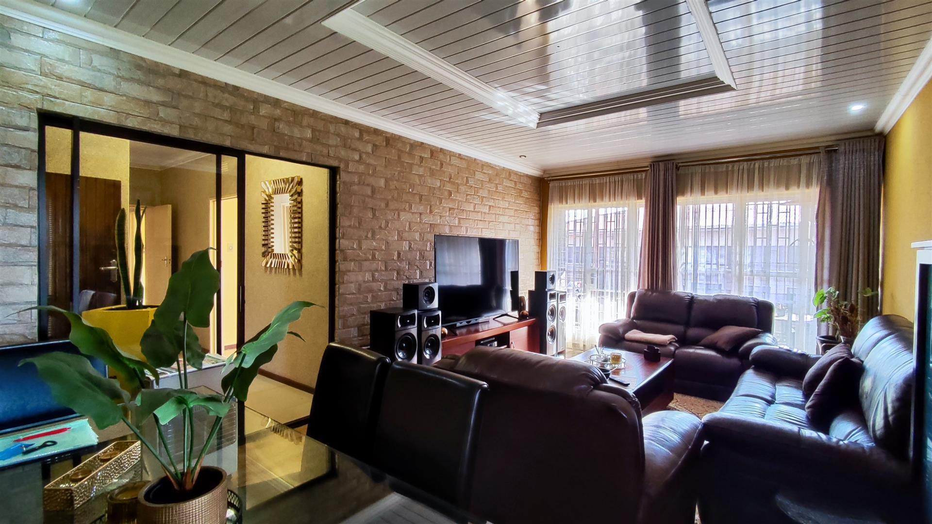 Dining Room - 13 square meters of property in Vanderbijlpark