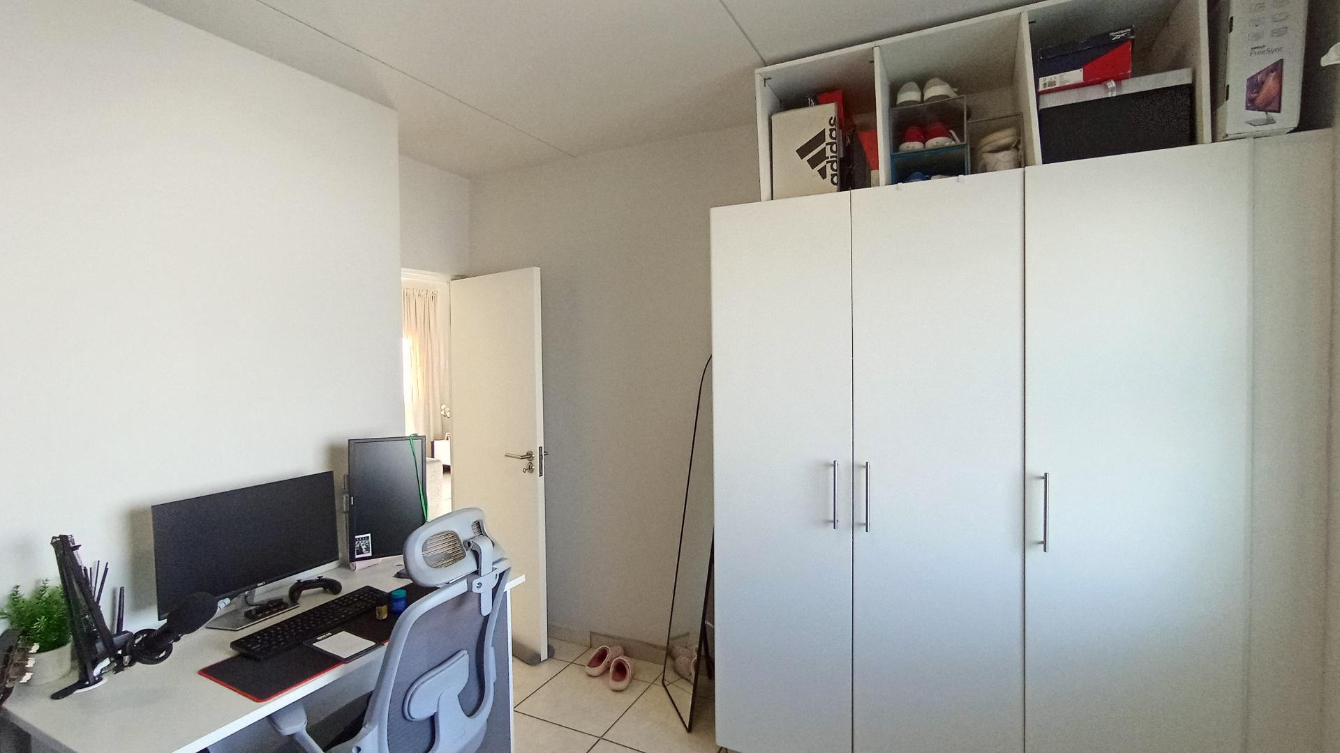 Bed Room 2 - 12 square meters of property in Ballitoville