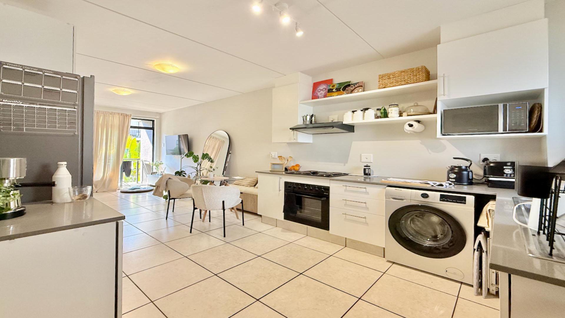 Kitchen - 11 square meters of property in Ballitoville