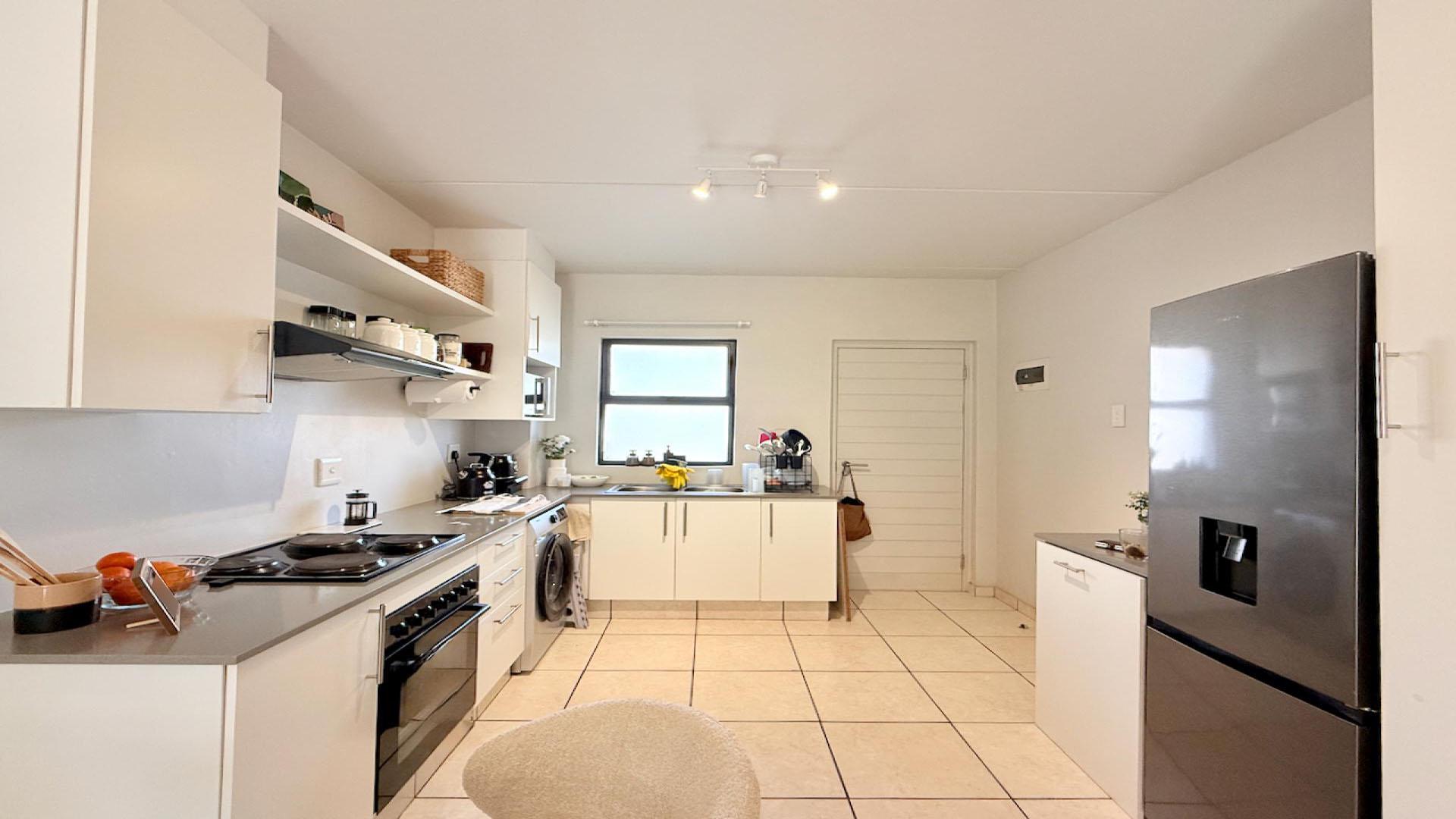 Kitchen - 11 square meters of property in Ballitoville