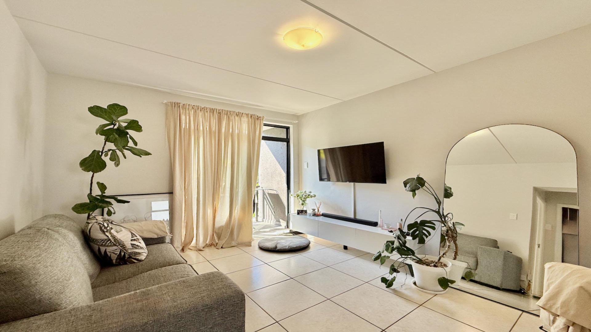 Lounges - 16 square meters of property in Ballitoville