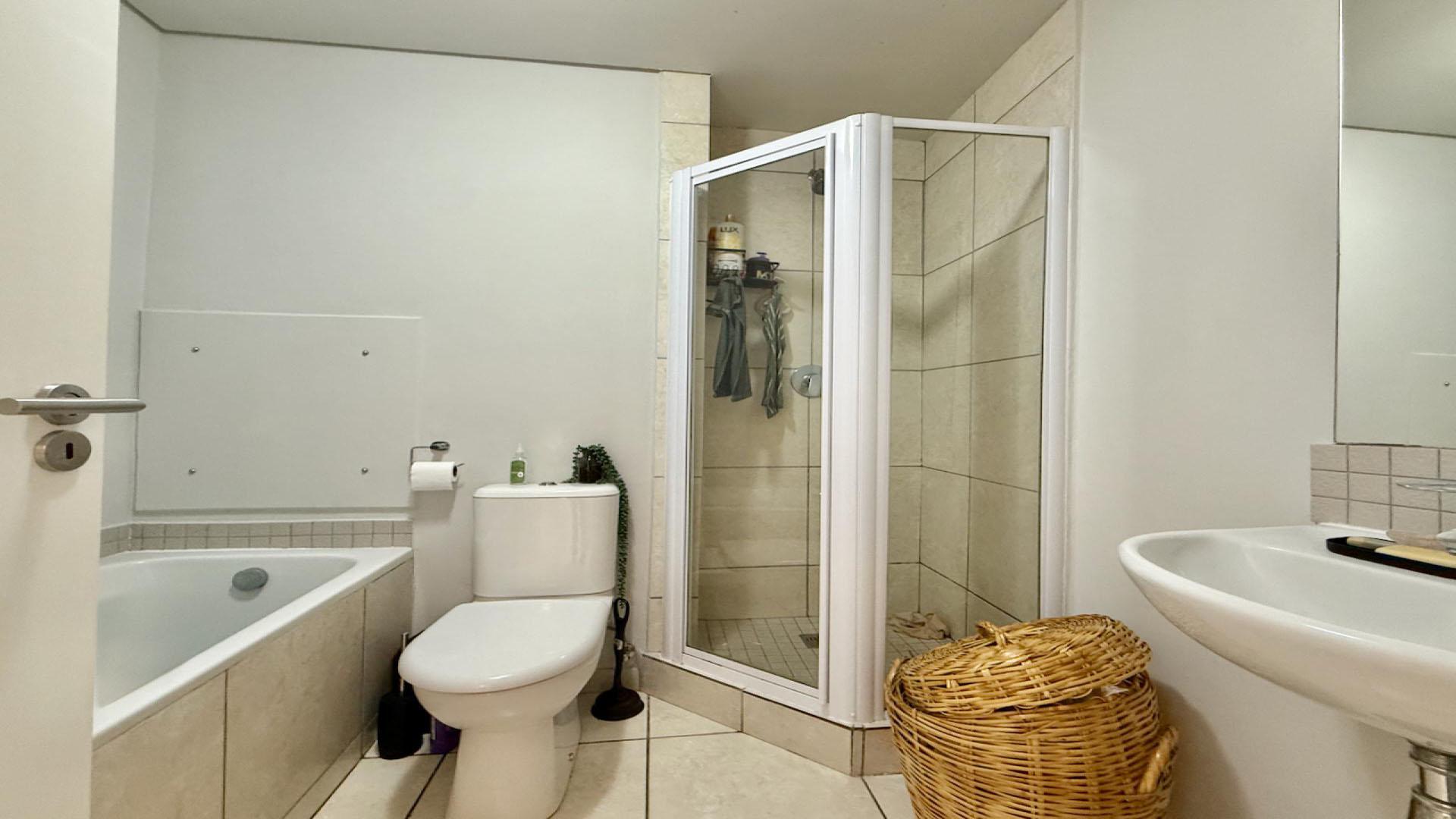 Bathroom 1 - 5 square meters of property in Ballitoville