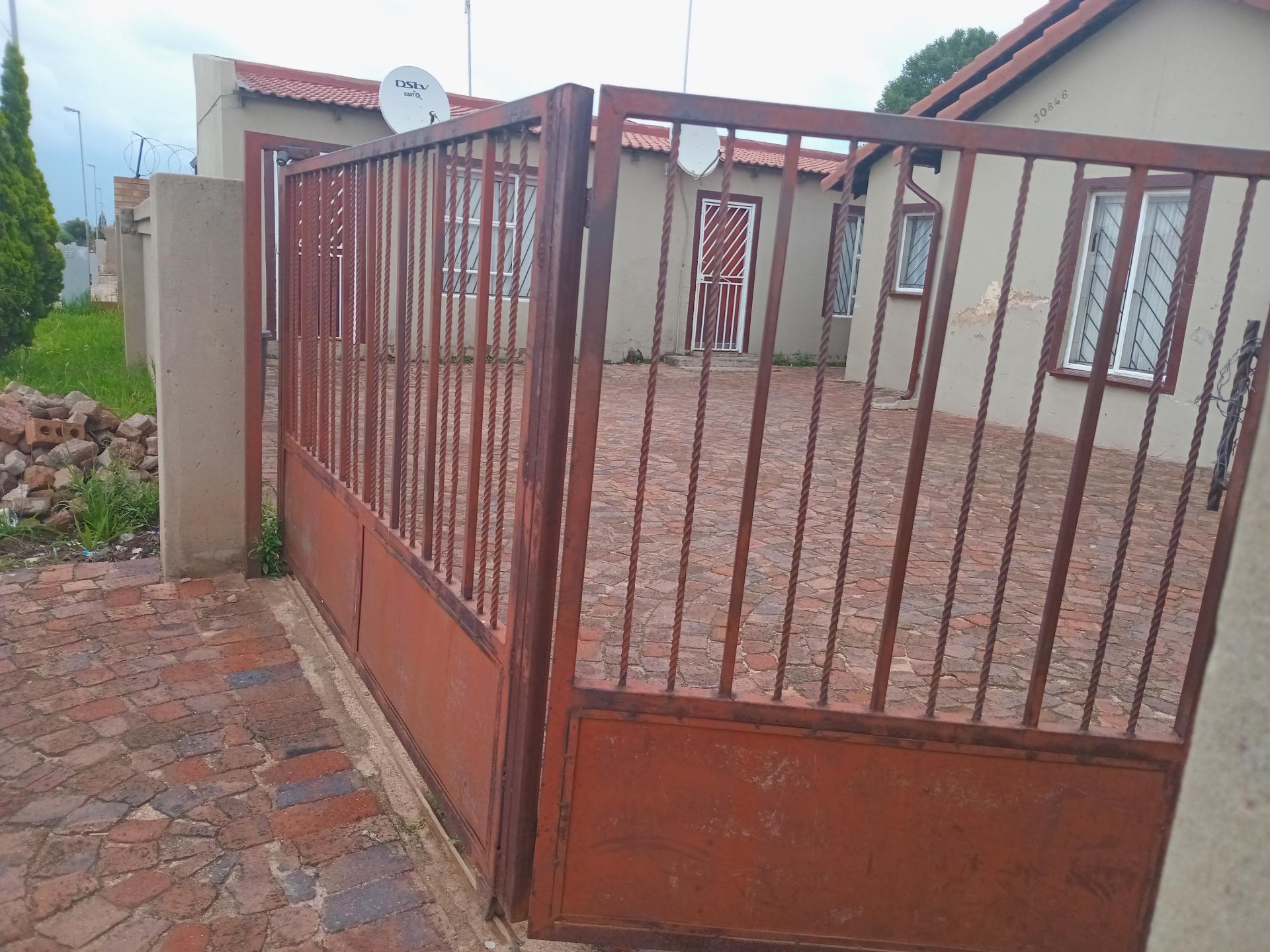  of property in Daveyton