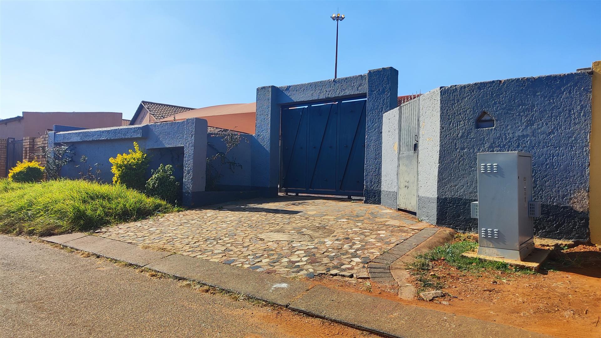 Front View of property in Vosloorus