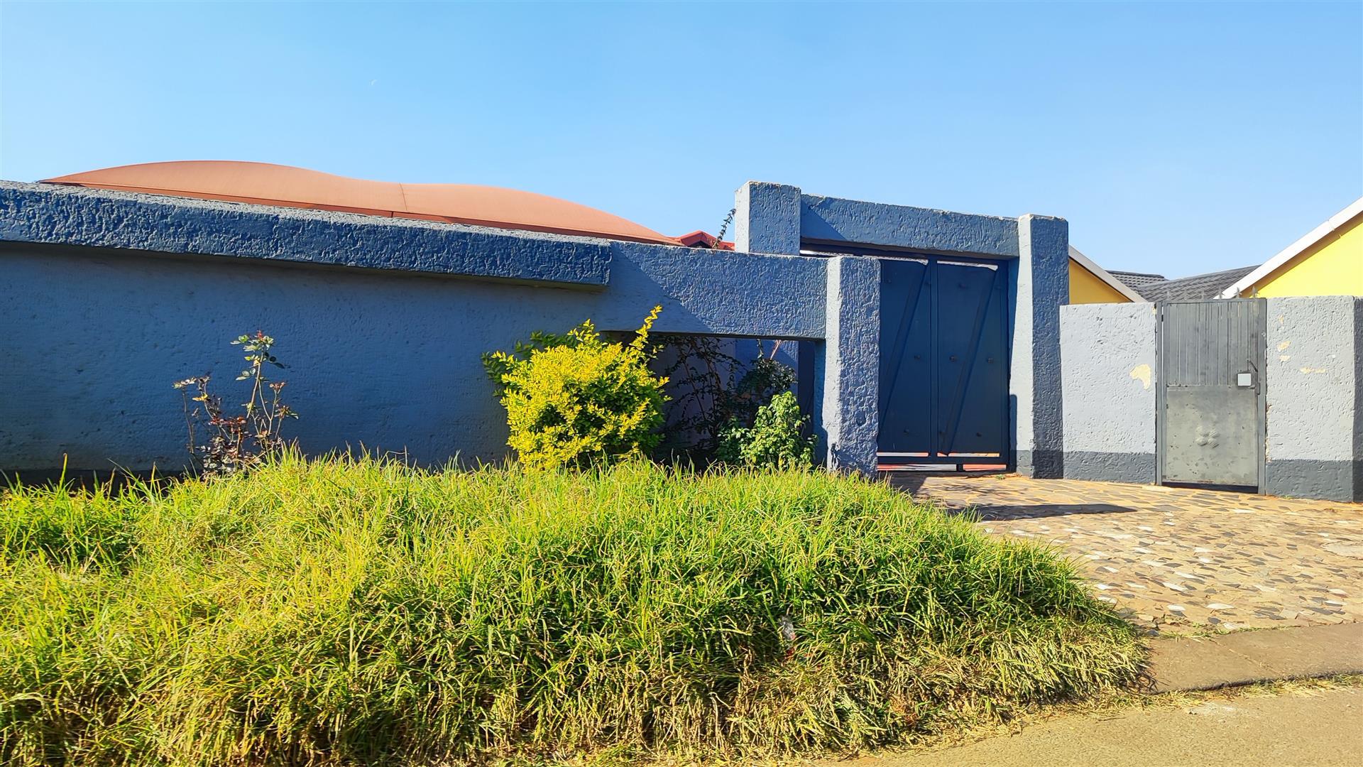 Front View of property in Vosloorus
