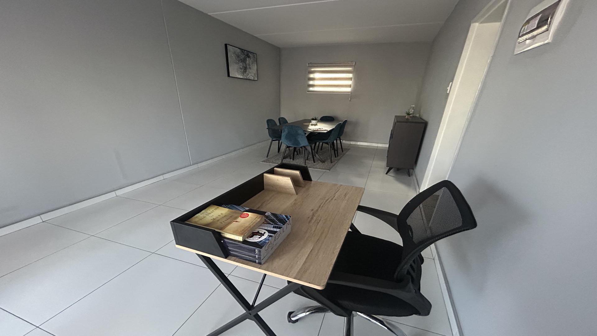 Dining Room - 23 square meters of property in Albertsdal