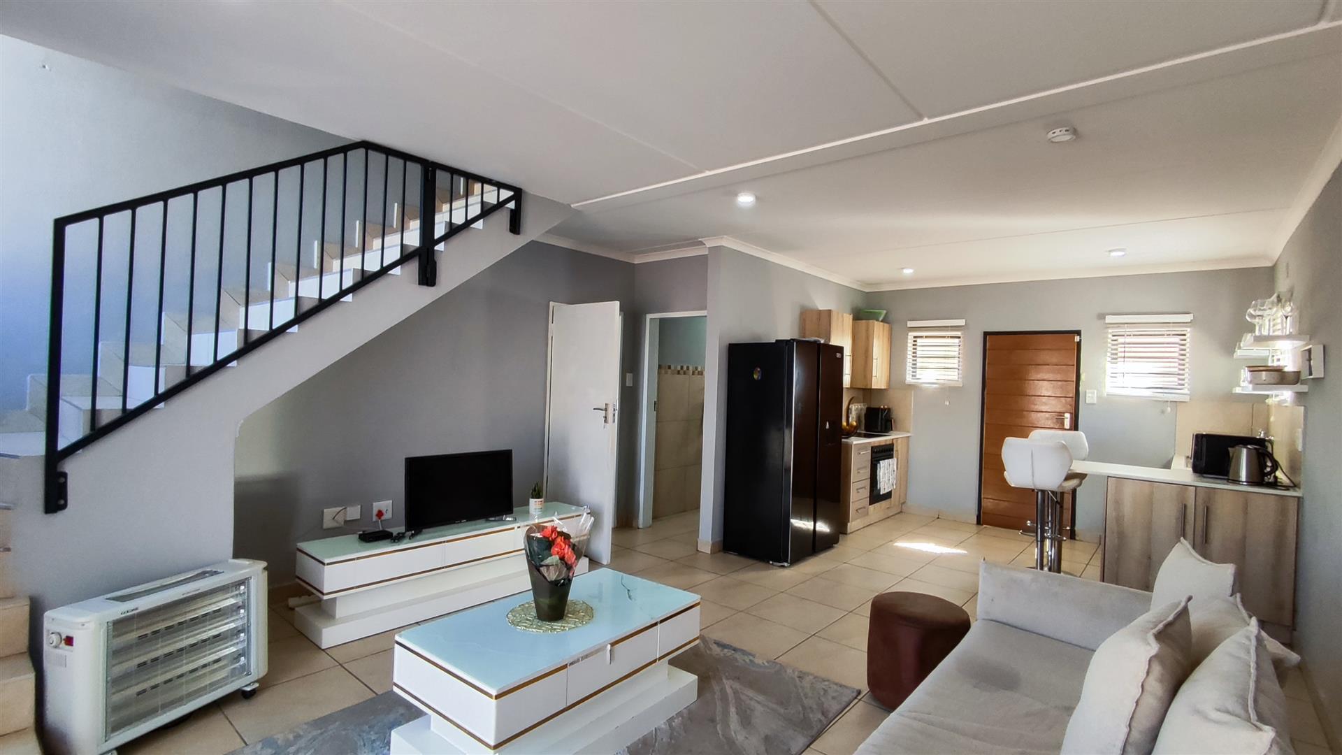 Lounges - 22 square meters of property in Albertsdal