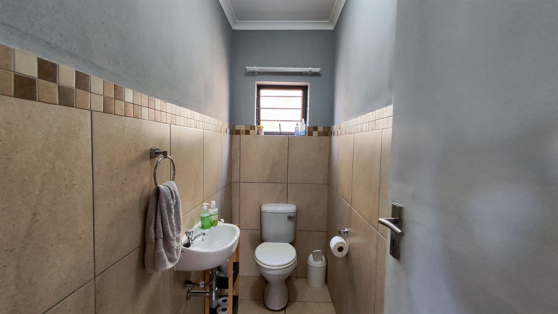 Guest Toilet - 3 square meters of property in Albertsdal