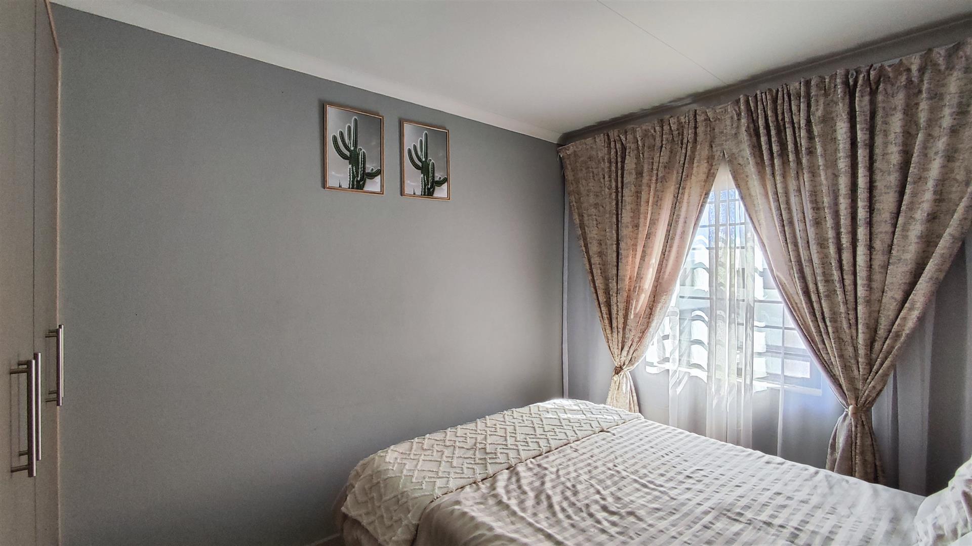 Bed Room 2 - 10 square meters of property in Albertsdal