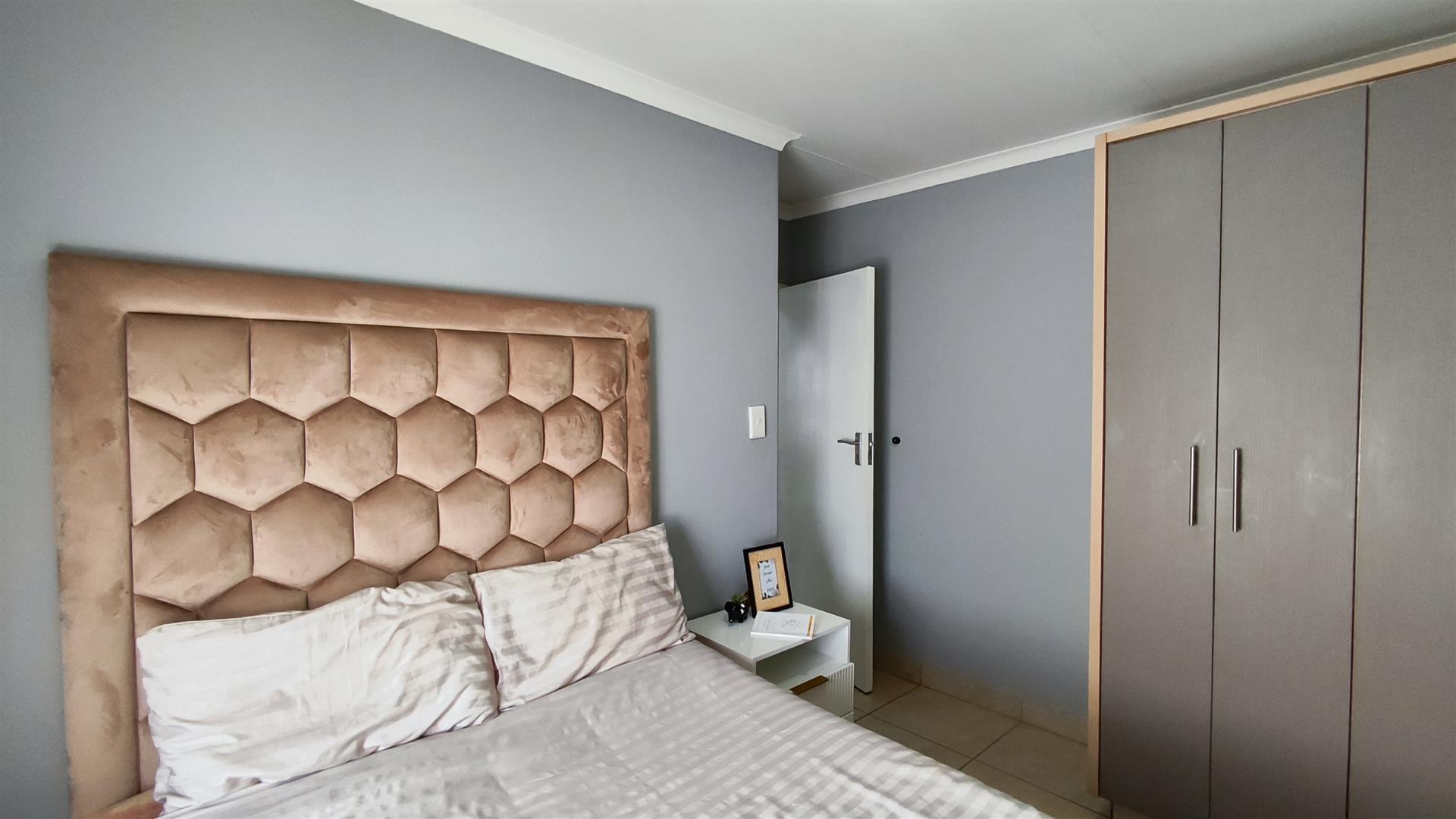 Bed Room 2 - 10 square meters of property in Albertsdal