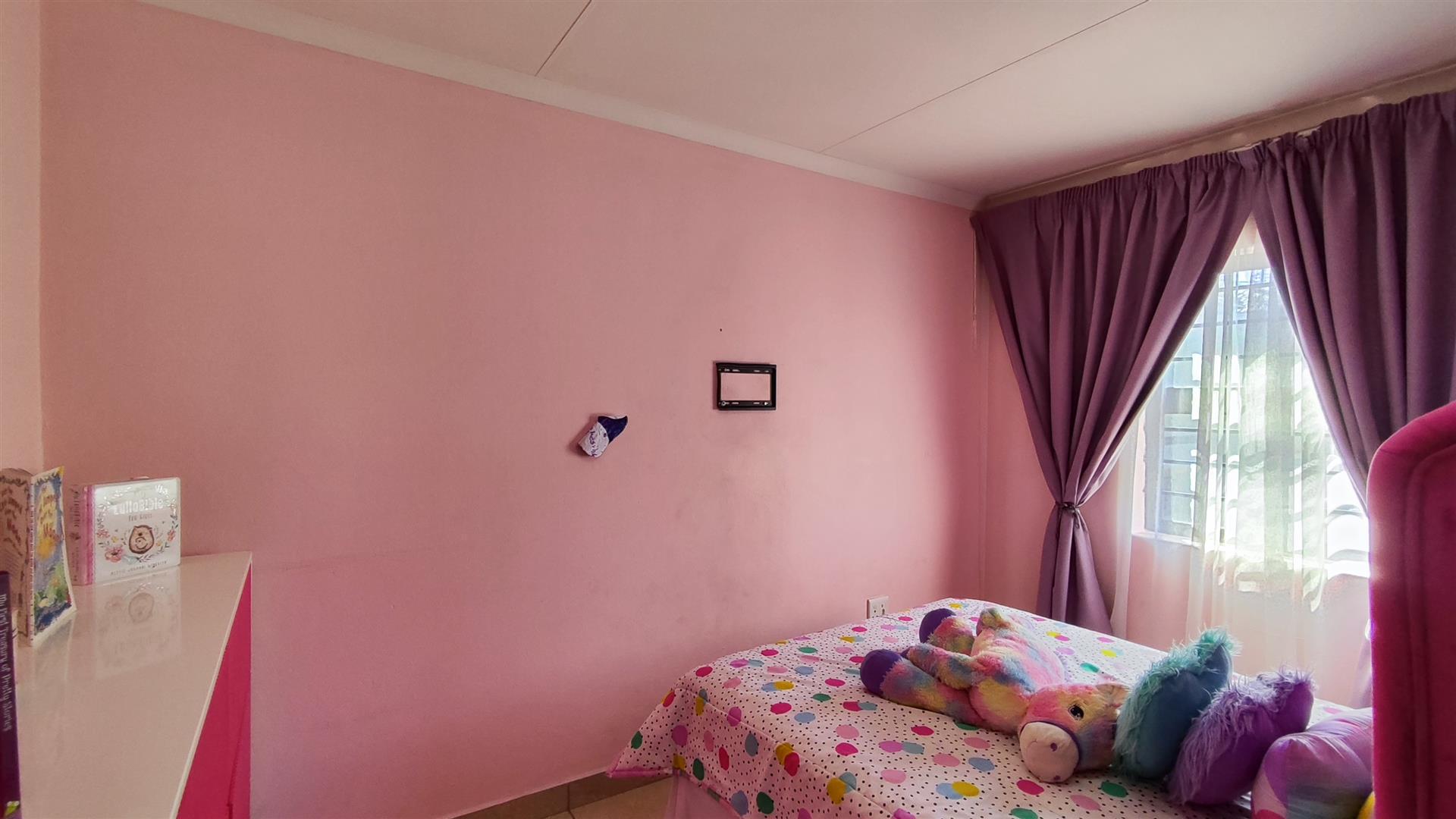 Bed Room 3 - 10 square meters of property in Albertsdal