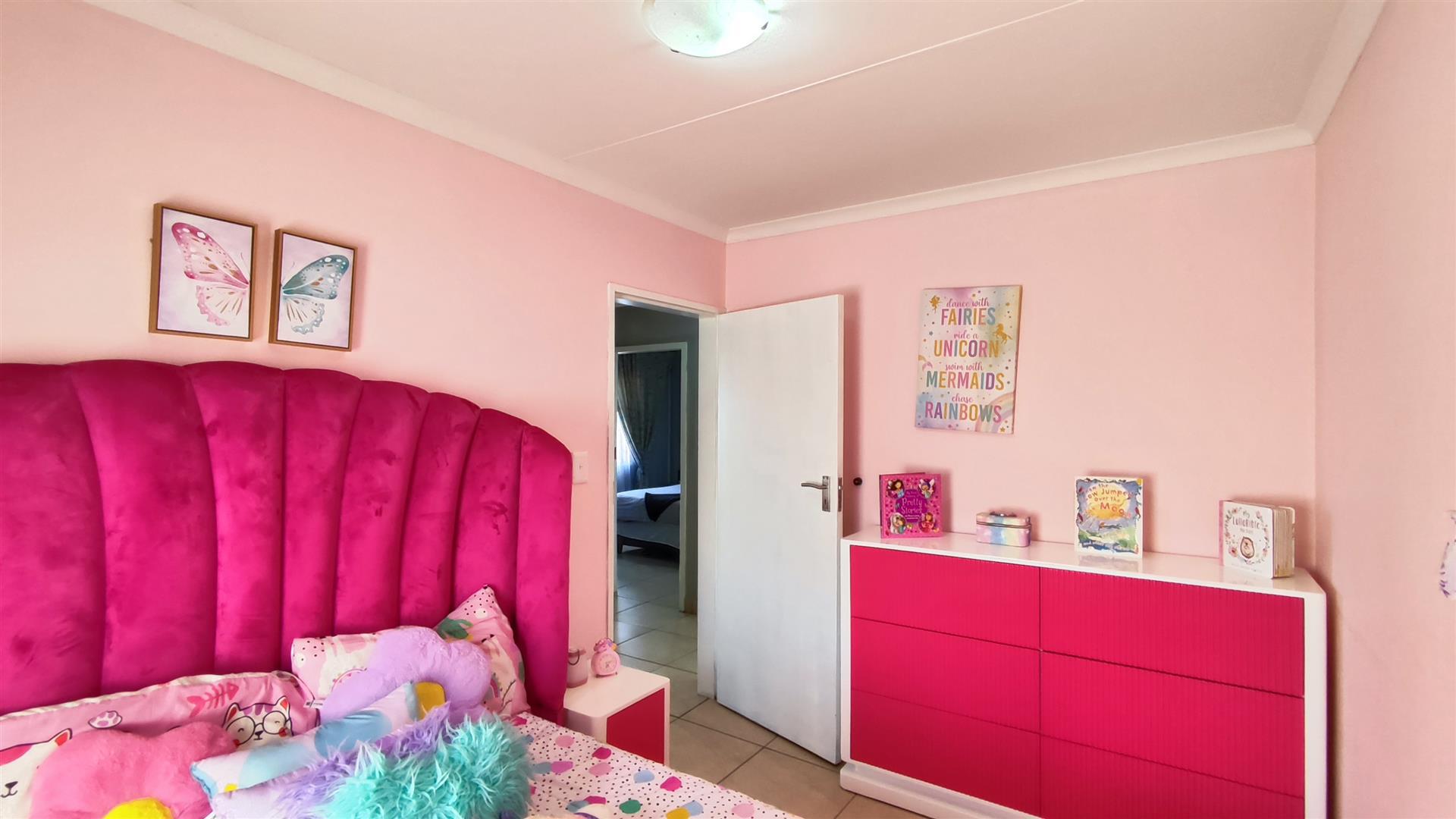 Bed Room 3 - 10 square meters of property in Albertsdal