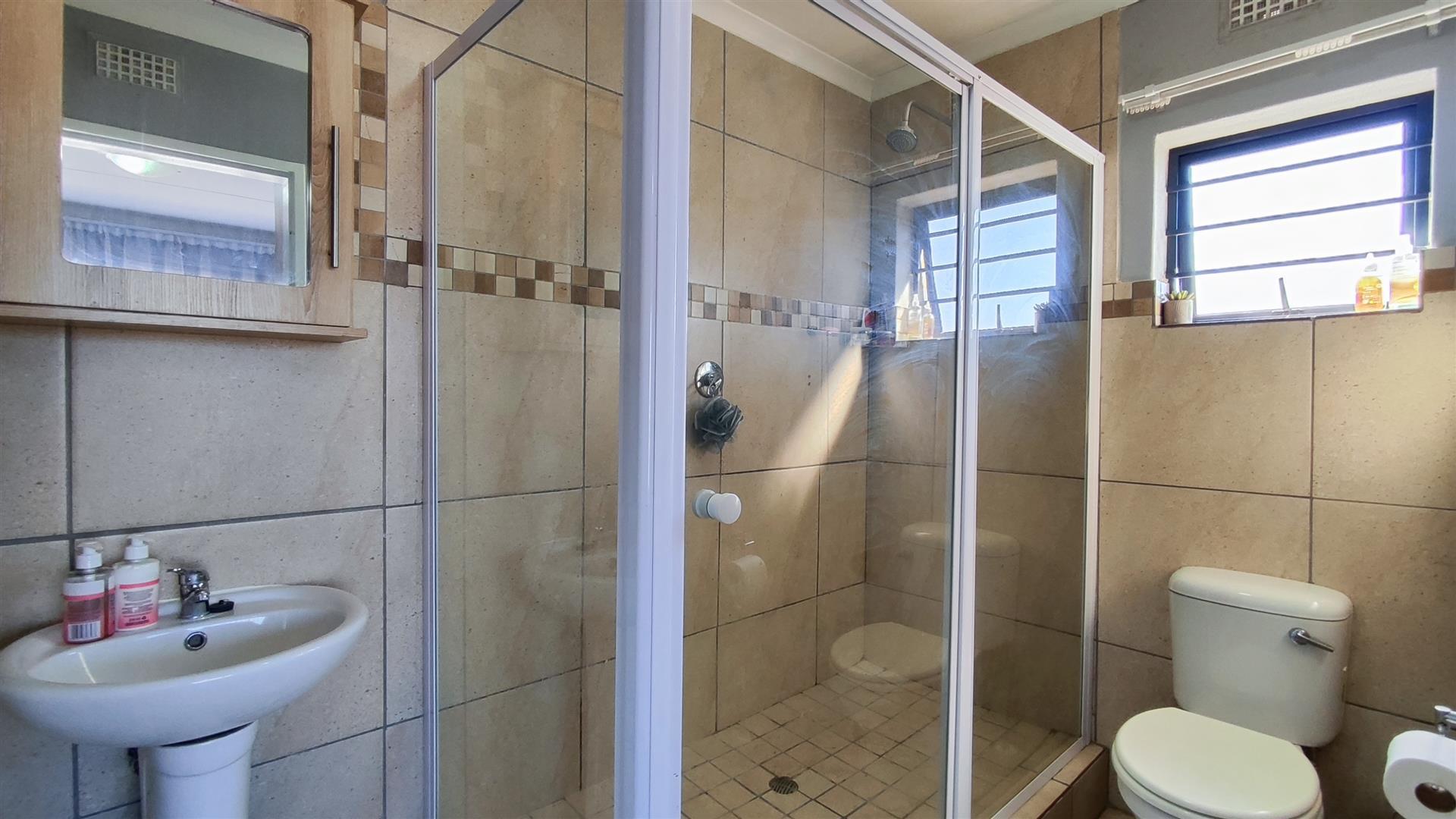 Main Bathroom - 5 square meters of property in Albertsdal
