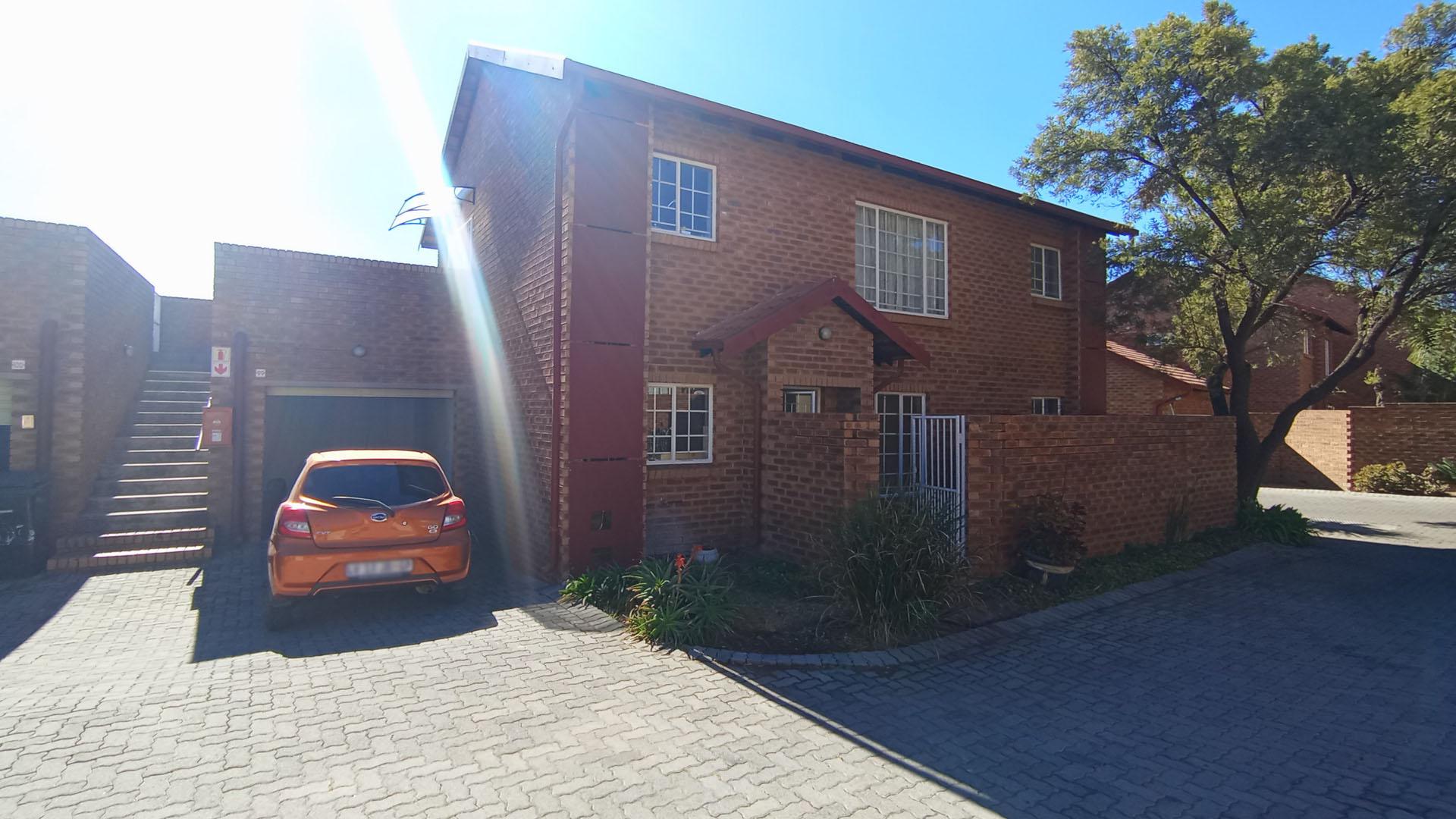 Front View of property in The Reeds