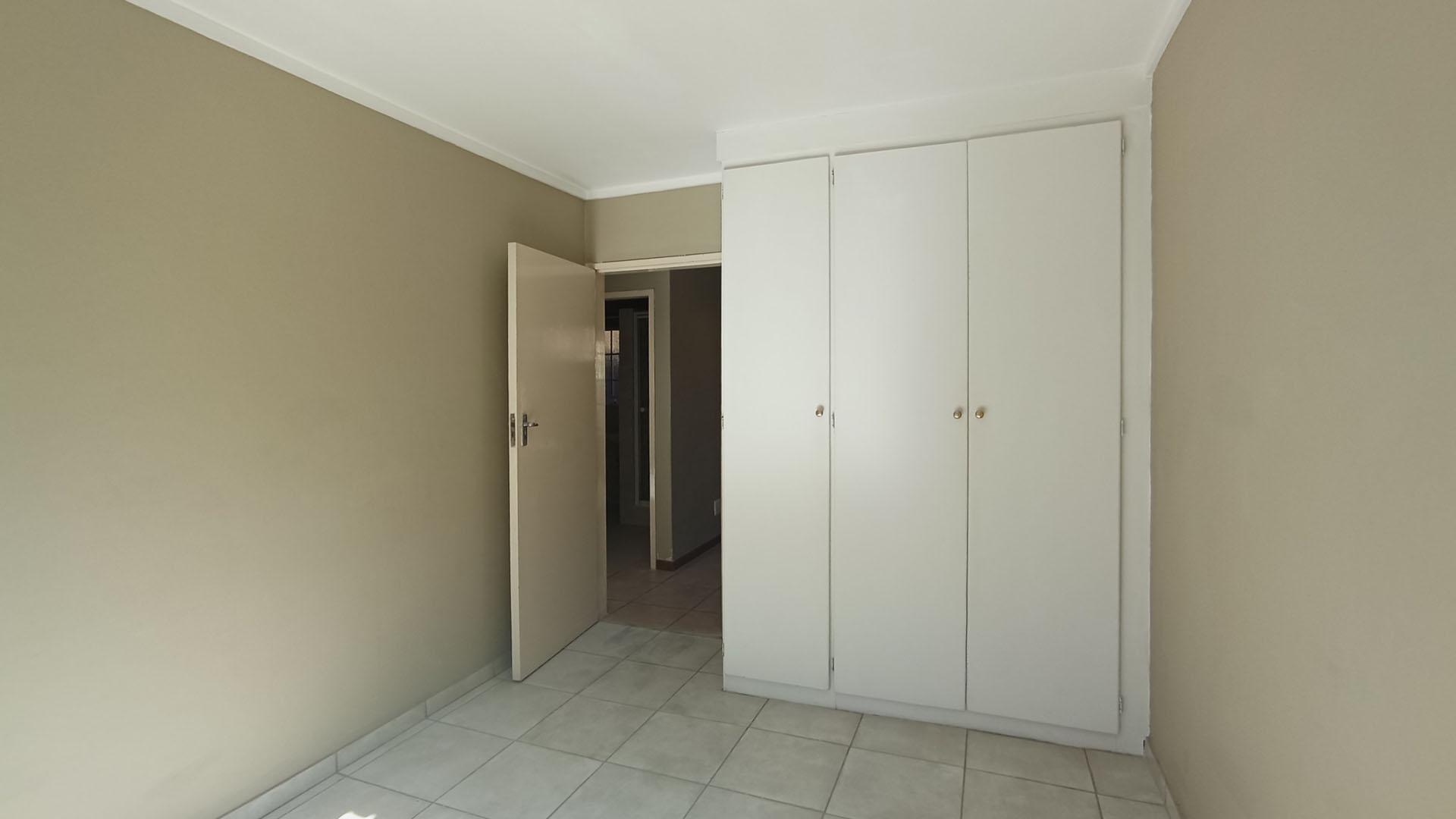 Bed Room 2 - 12 square meters of property in The Reeds