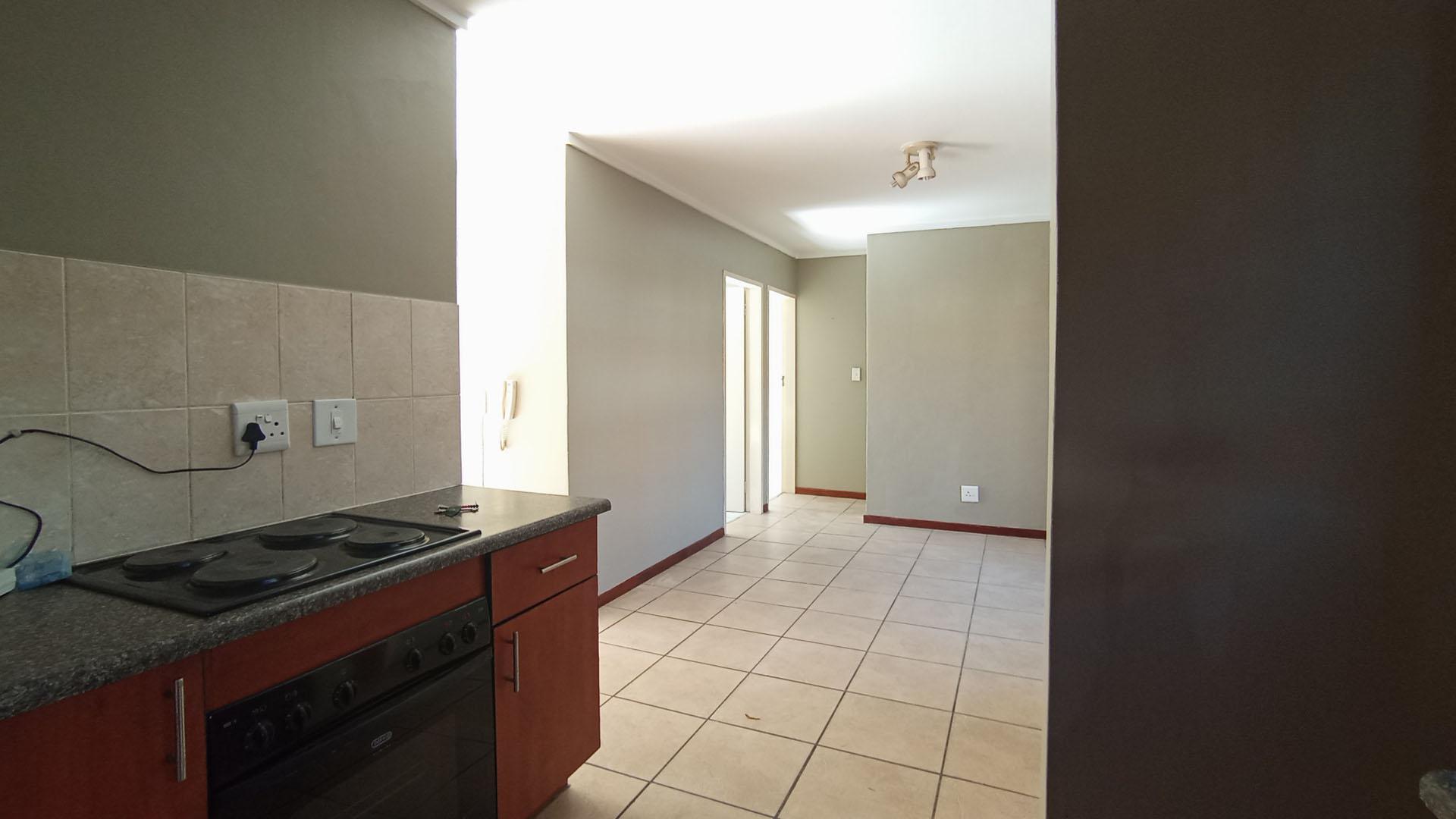 Kitchen - 8 square meters of property in The Reeds