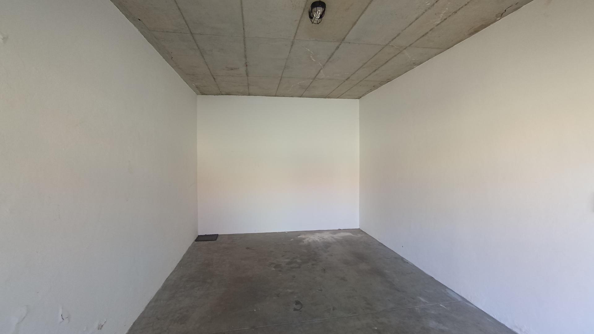 Garage - 20 square meters of property in The Reeds