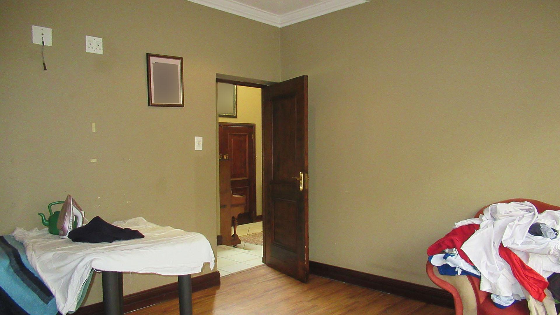 Study - 16 square meters of property in Broadacres