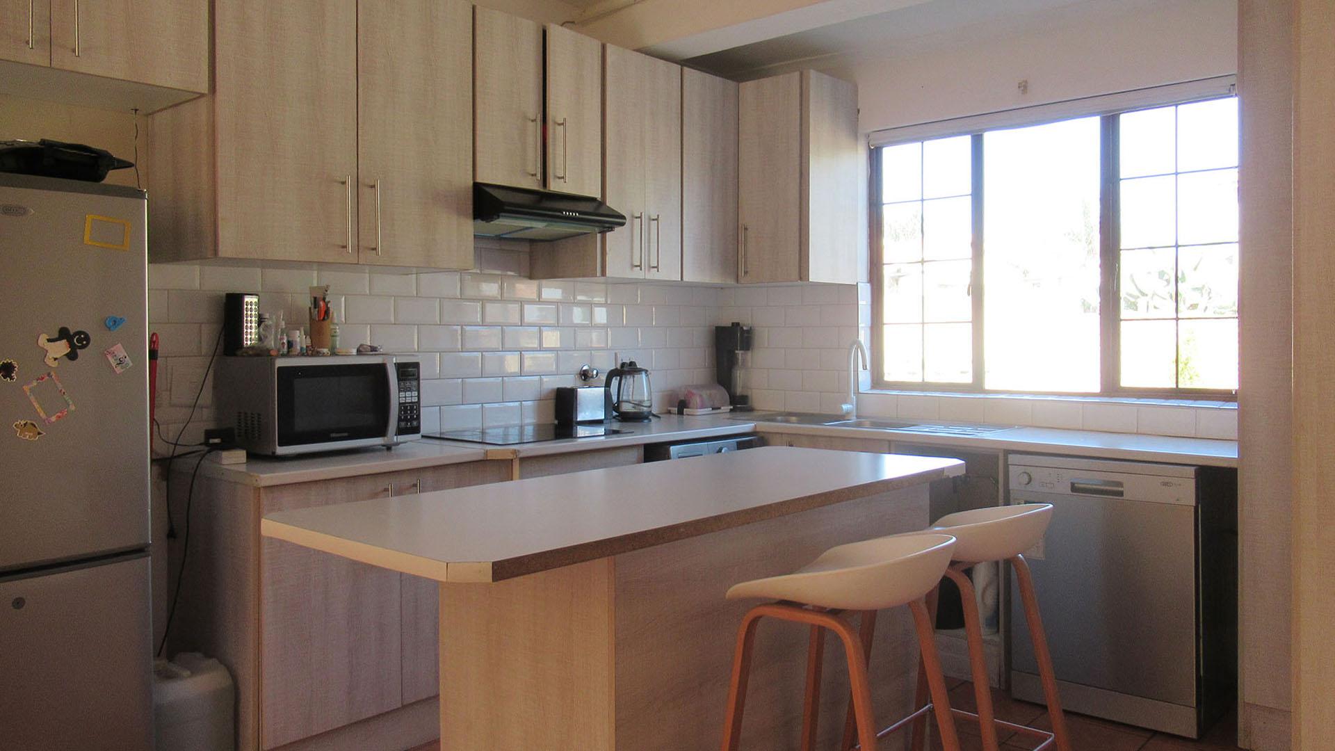 Kitchen - 13 square meters of property in Halfway Gardens