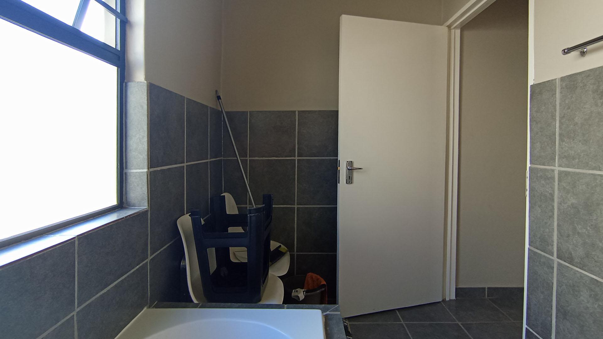 Bathroom 1 - 7 square meters of property in Summerset
