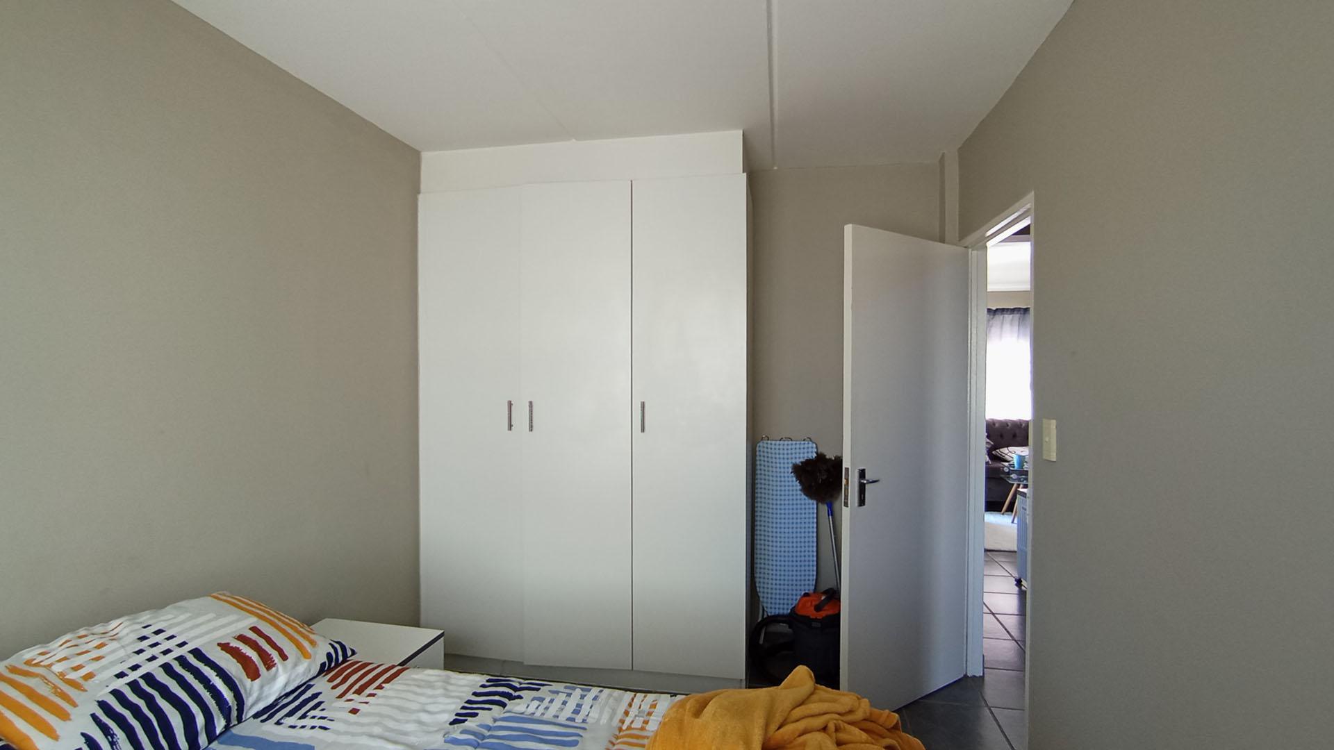 Bed Room 1 - 10 square meters of property in Summerset