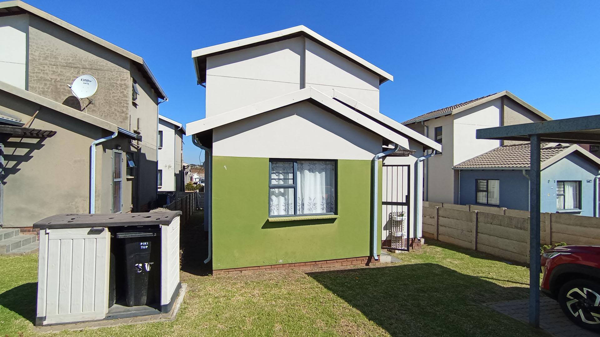 Front View of property in Summerset