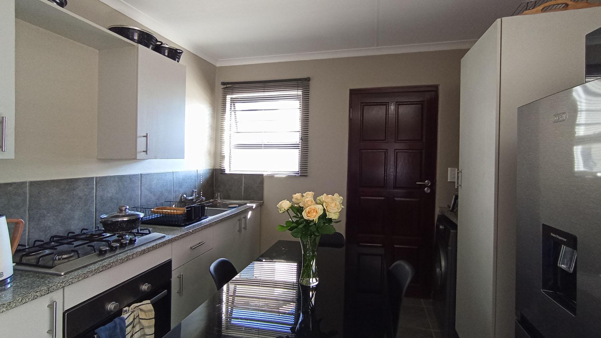 Kitchen - 7 square meters of property in Summerset