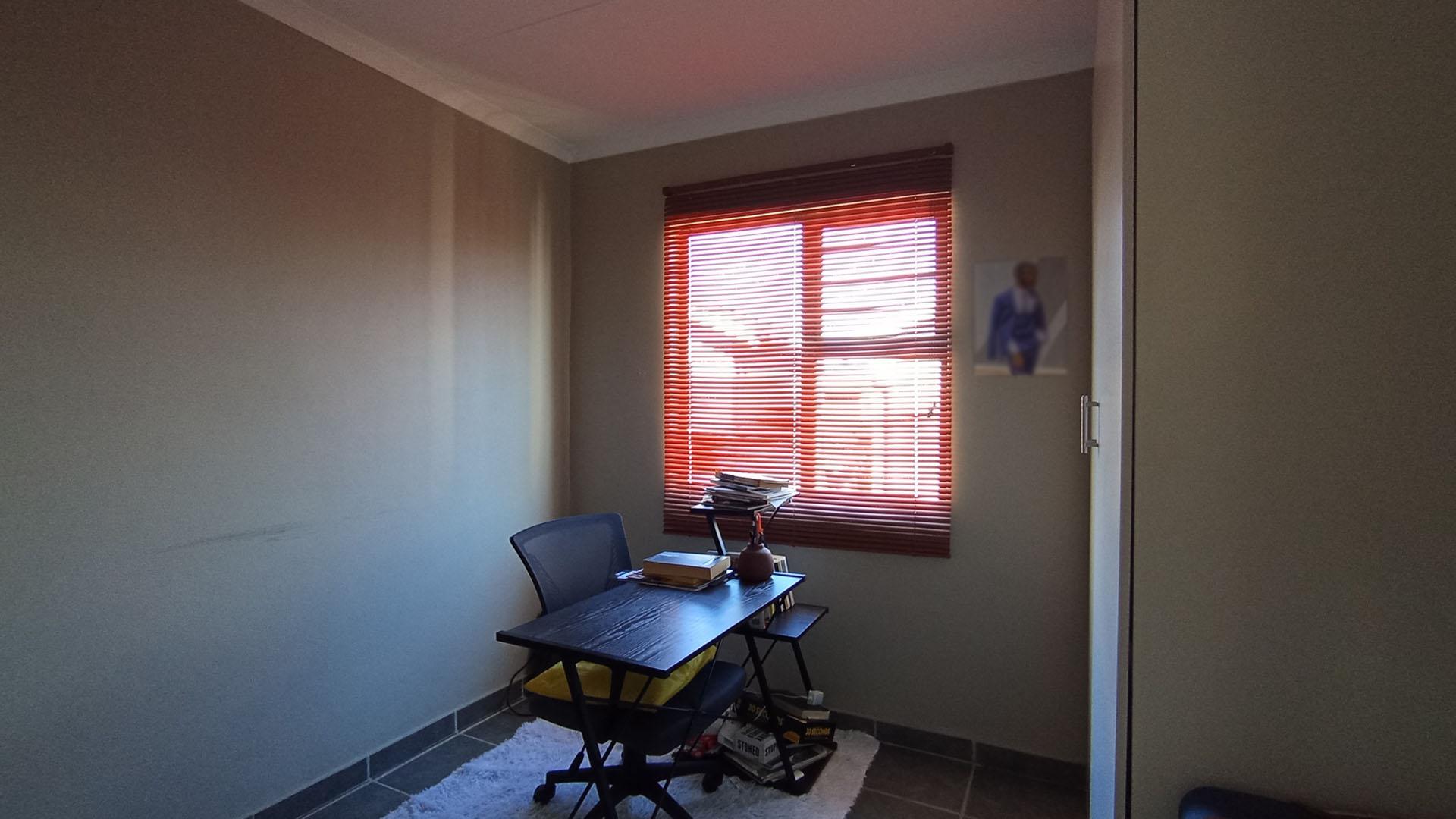 Bed Room 2 - 9 square meters of property in Summerset