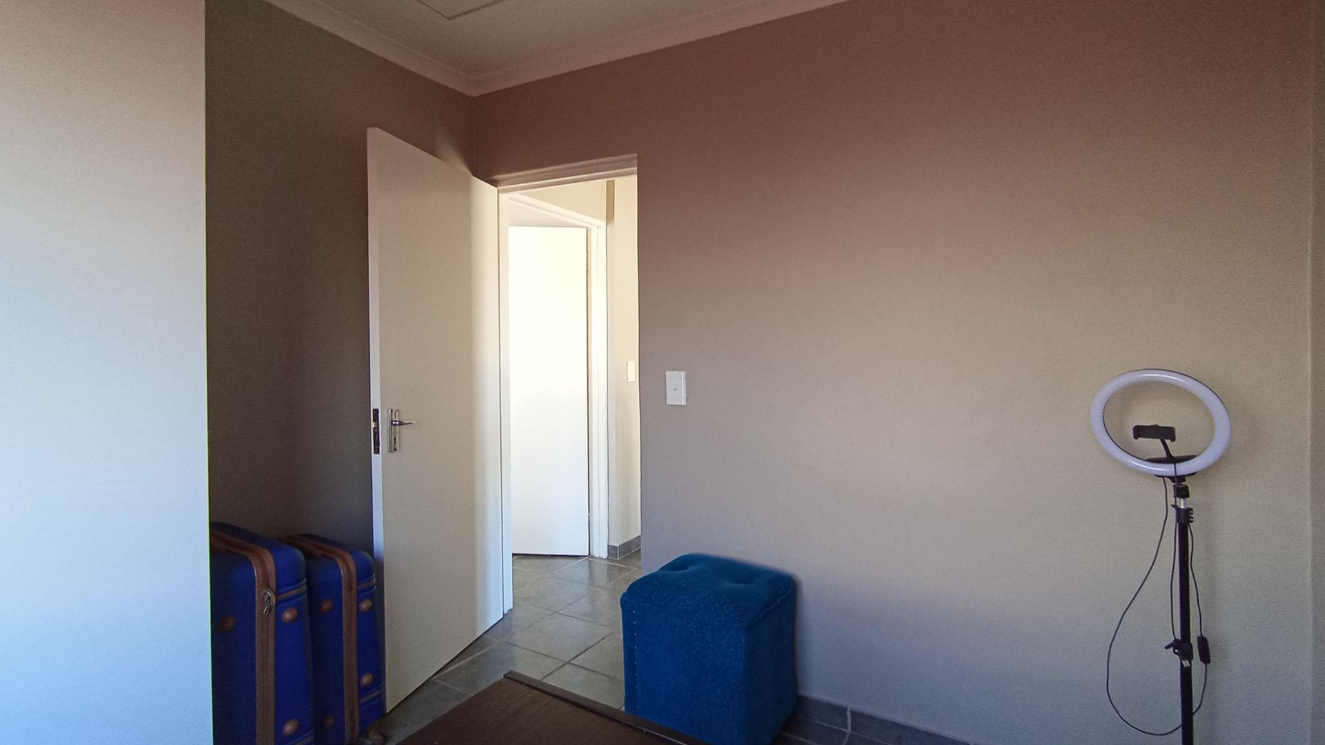 Bed Room 2 - 9 square meters of property in Summerset