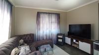 Lounges - 11 square meters of property in Summerset