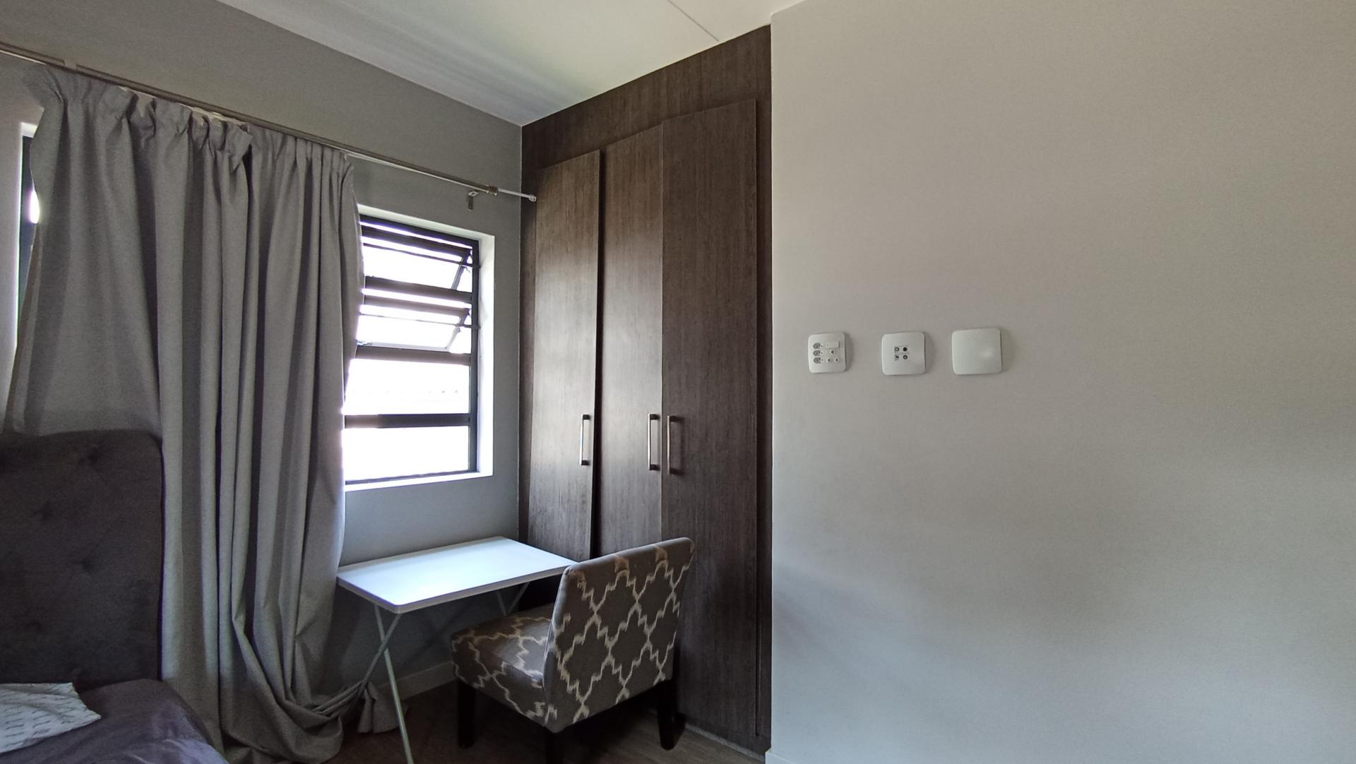 Main Bedroom - 15 square meters of property in Bryanston