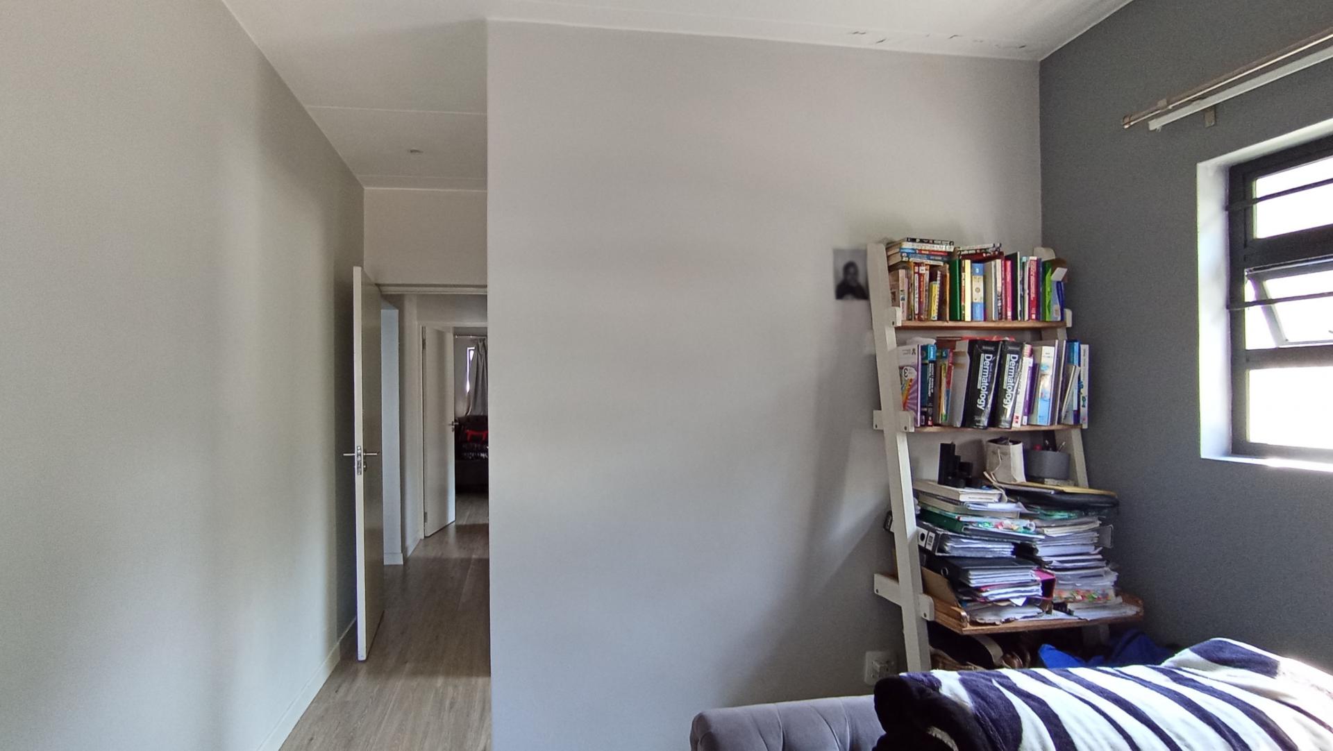 Main Bedroom - 15 square meters of property in Bryanston