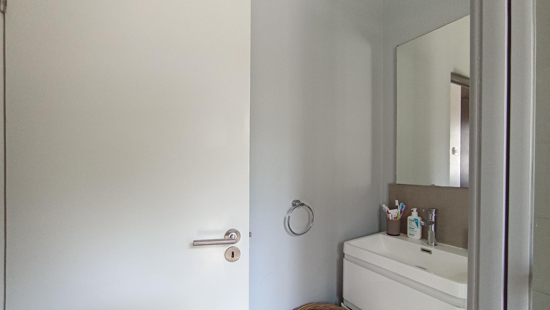 Main Bathroom - 5 square meters of property in Bryanston