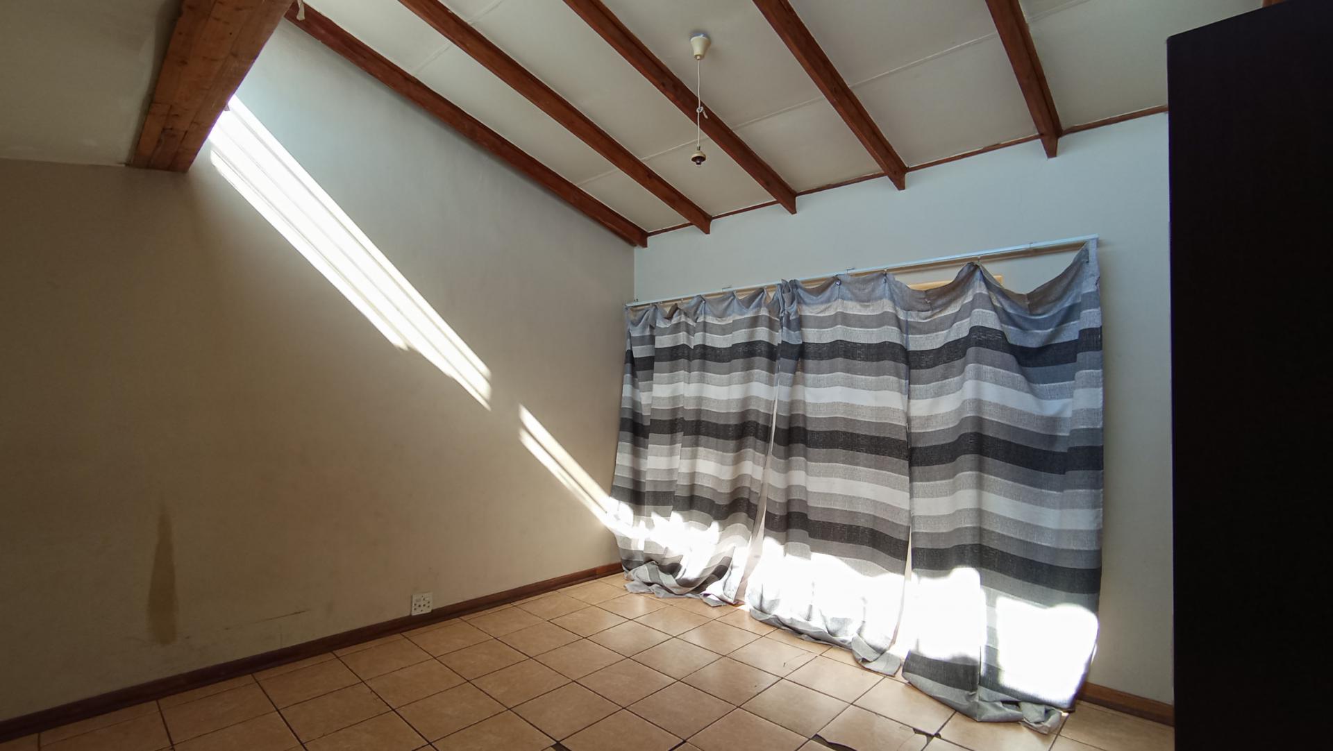 Bed Room 2 - 17 square meters of property in Brixton