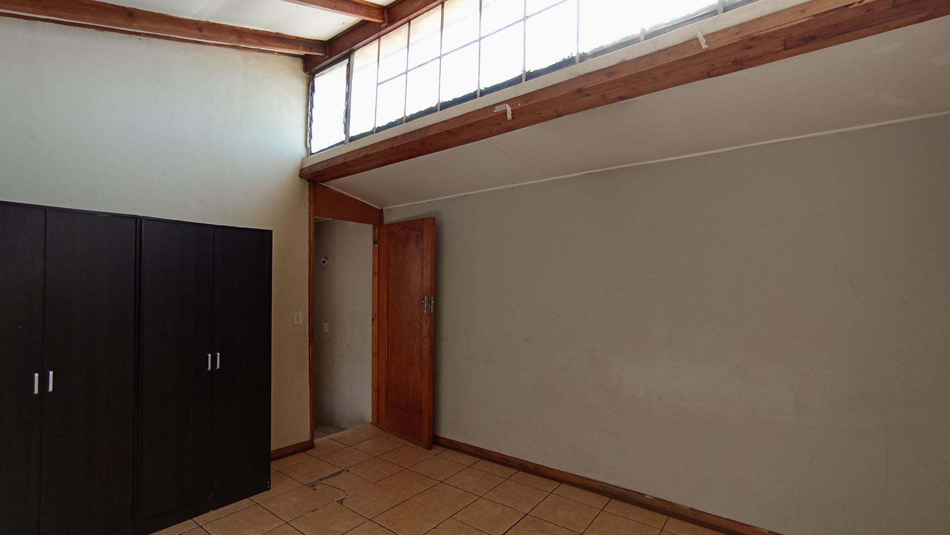 Bed Room 2 - 17 square meters of property in Brixton