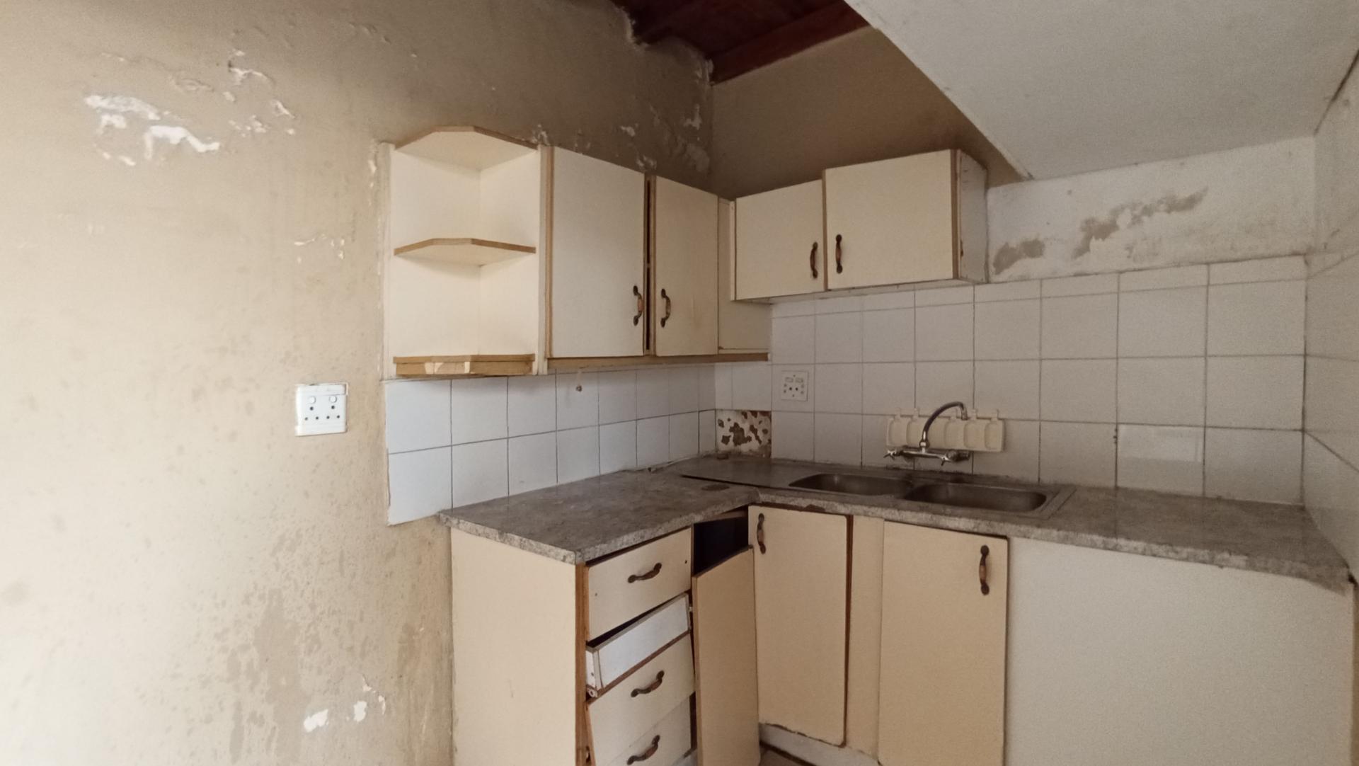 Kitchen - 4 square meters of property in Brixton