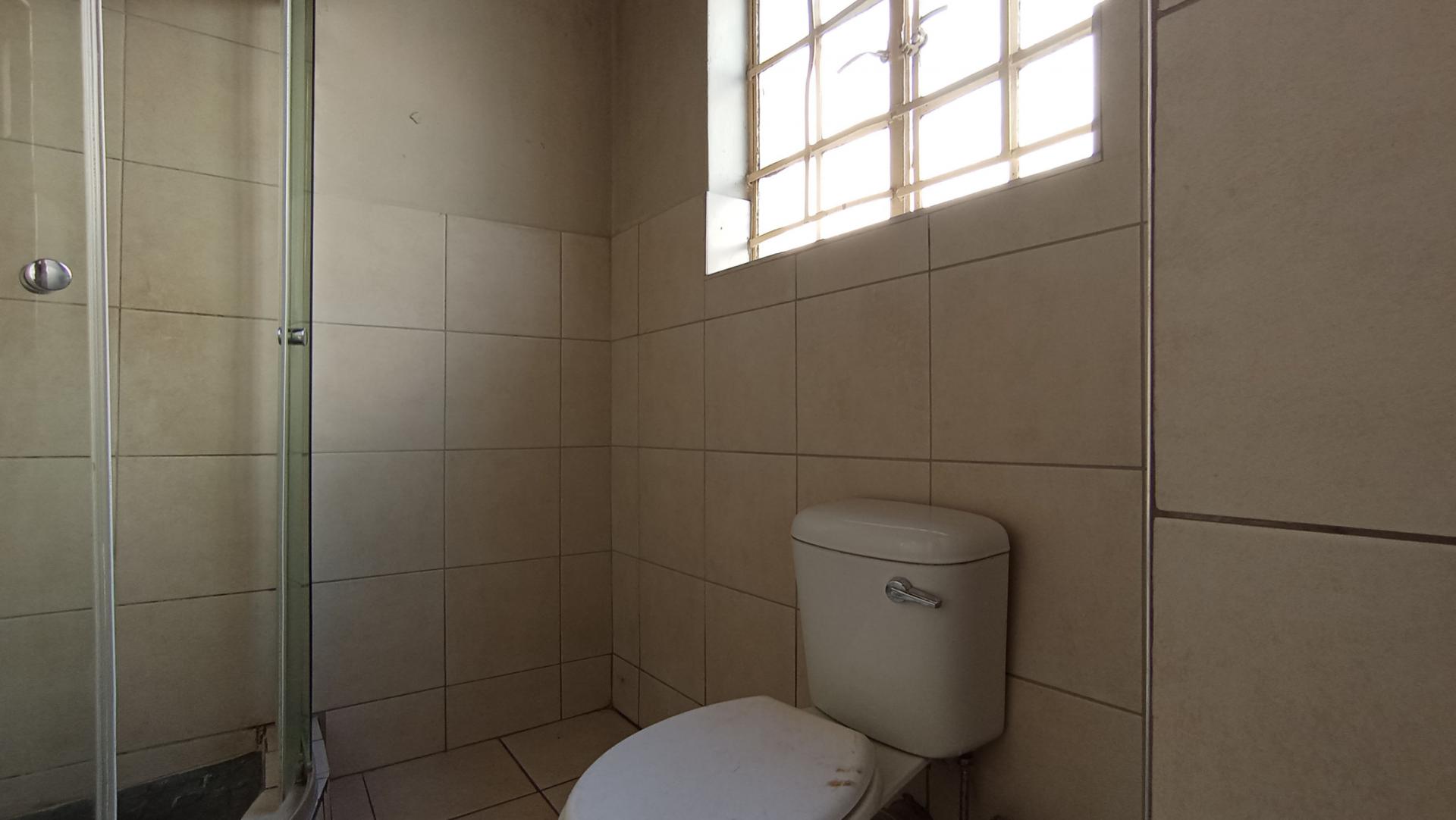 Bathroom 1 - 4 square meters of property in Brixton