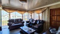 Lounges - 21 square meters of property in Palm Ridge