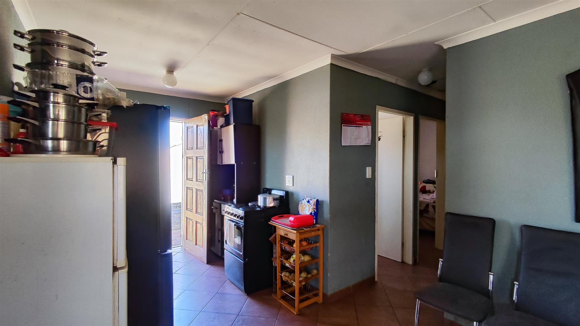 Lounges - 14 square meters of property in Evaton West