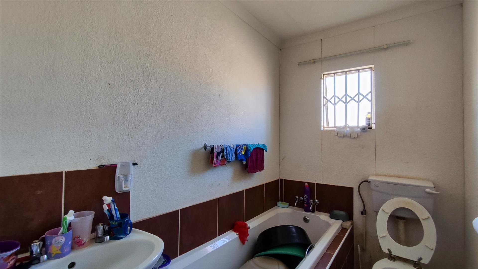 Bathroom 1 - 4 square meters of property in Evaton West