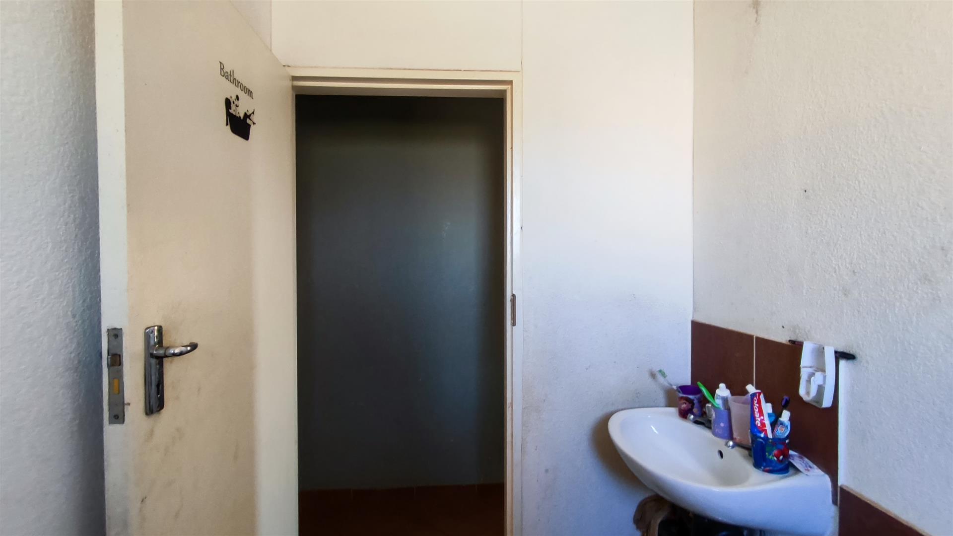 Bathroom 1 - 4 square meters of property in Evaton West