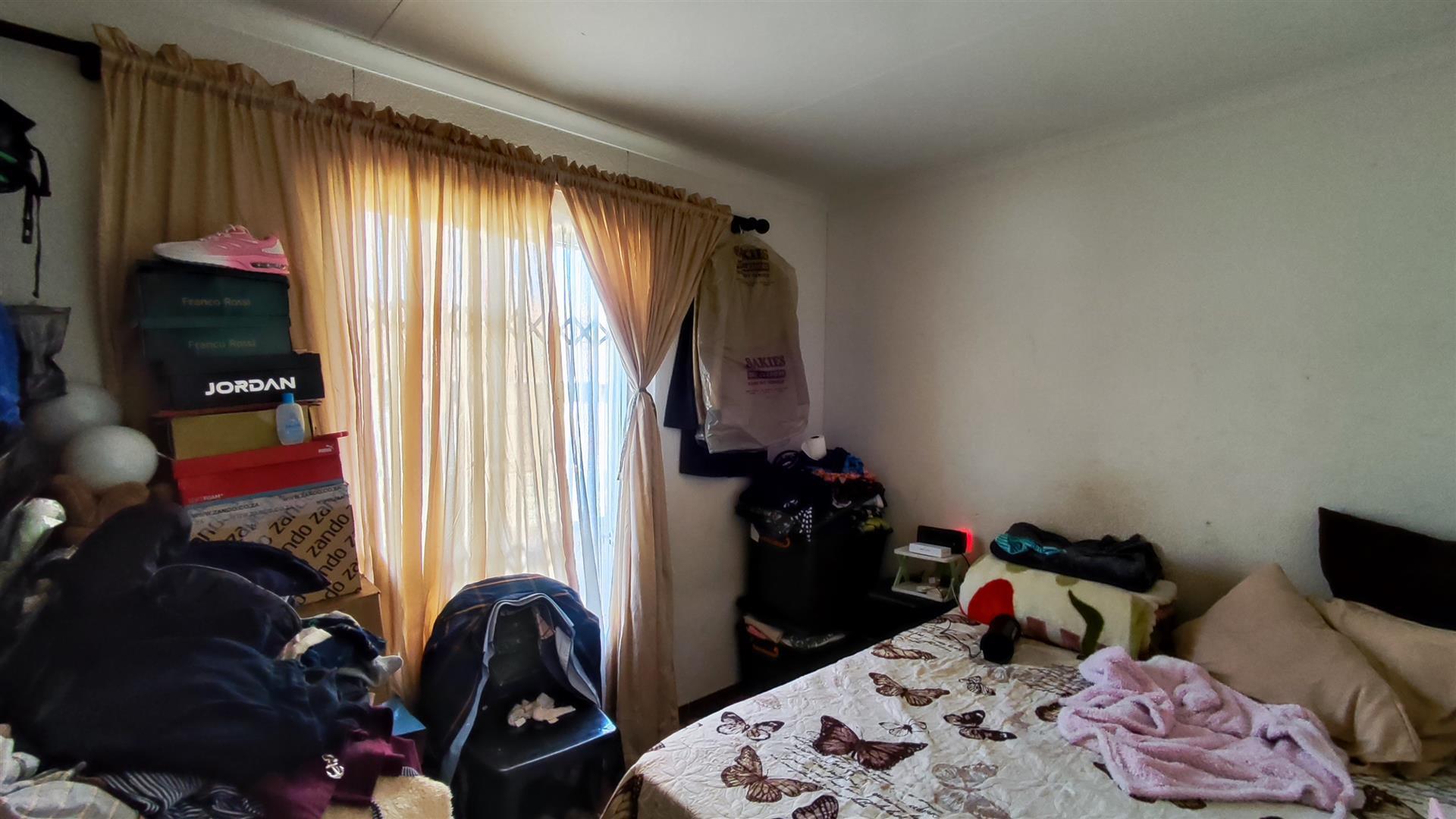 Bed Room 1 - 9 square meters of property in Evaton West