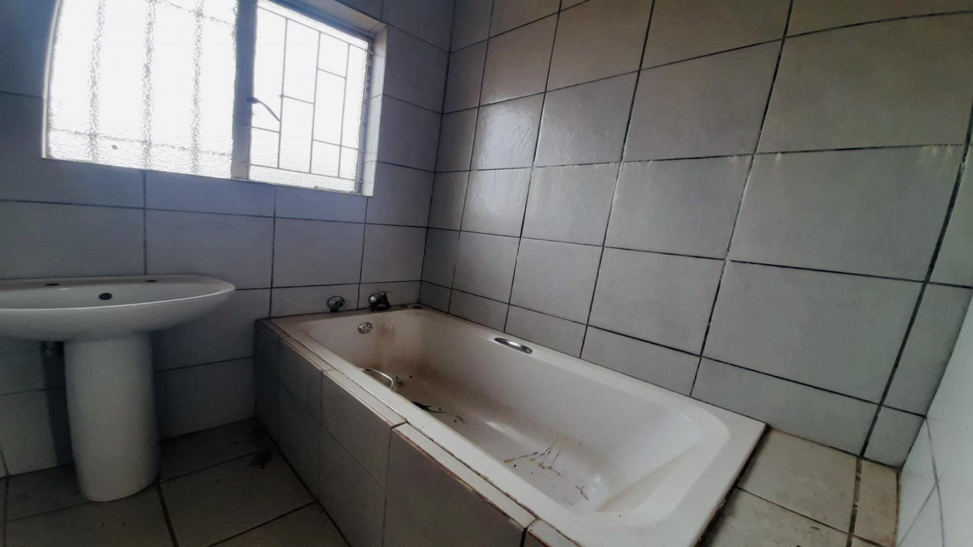 Bathroom 1 of property in Greenhills