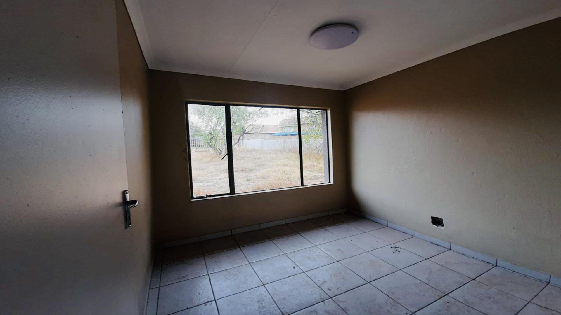 Bed Room 1 of property in Greenhills