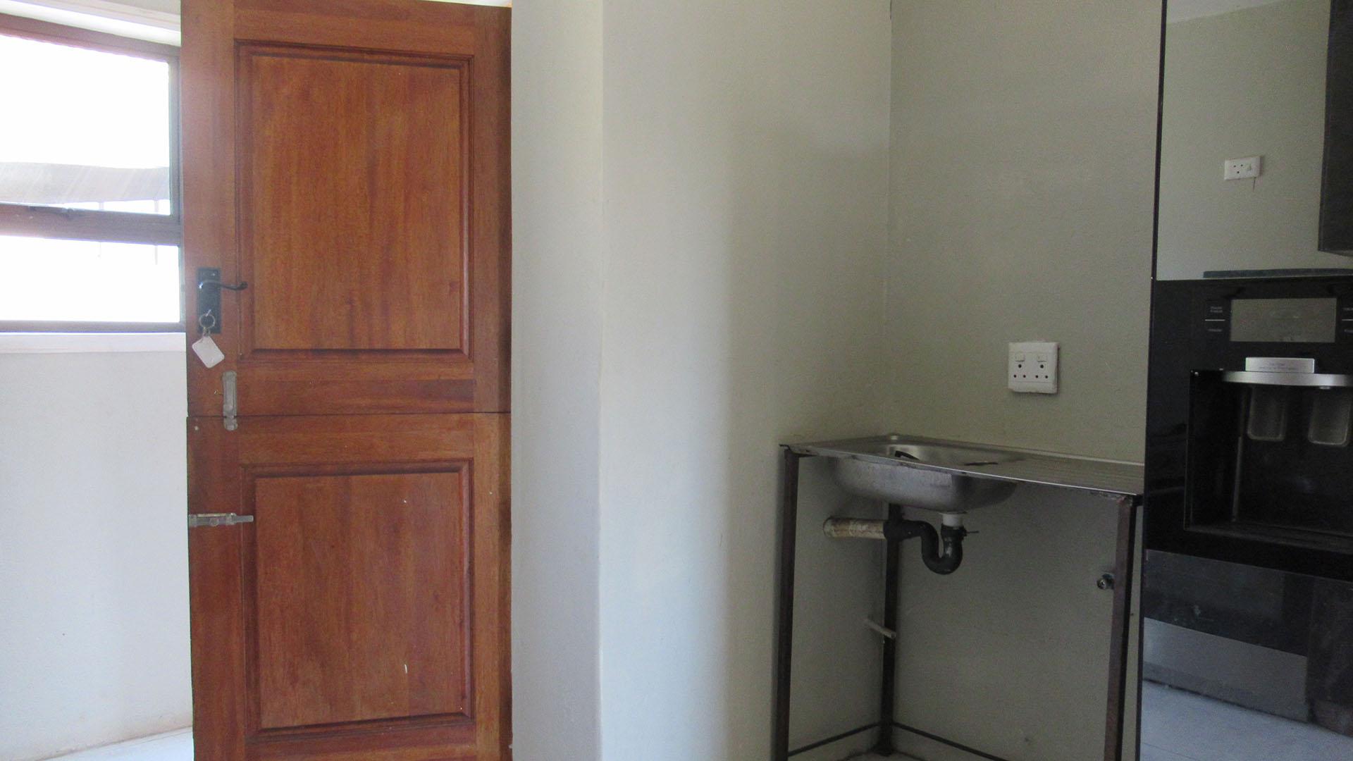 Kitchen - 11 square meters of property in Cosmo City