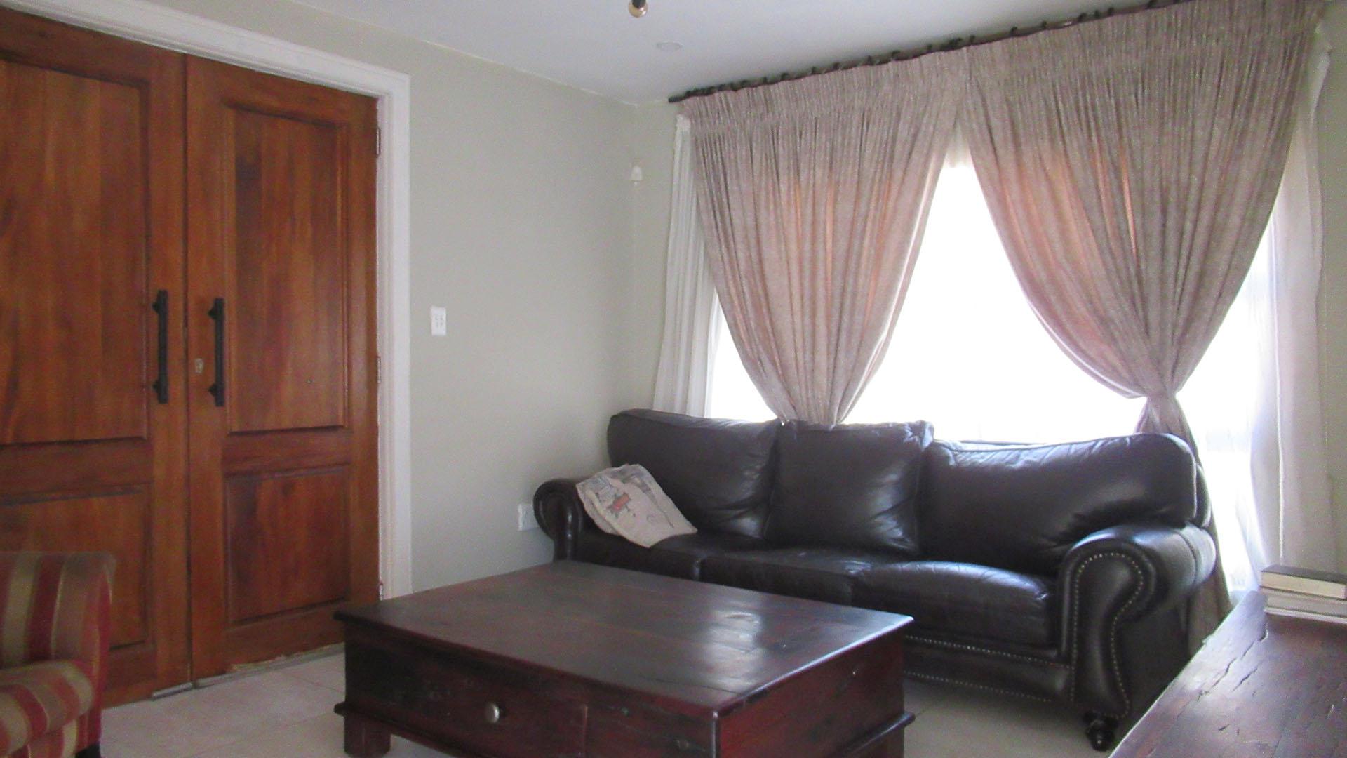 Lounges - 16 square meters of property in Cosmo City