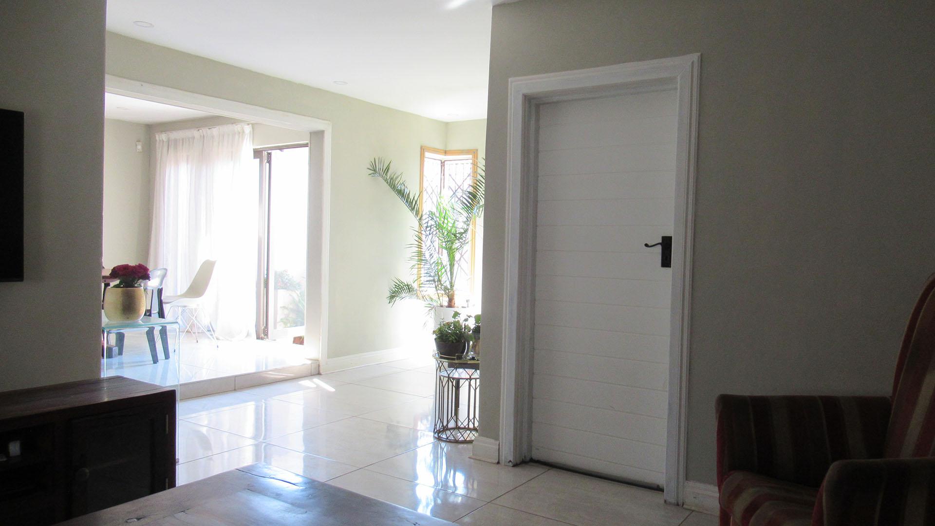 Lounges - 16 square meters of property in Cosmo City