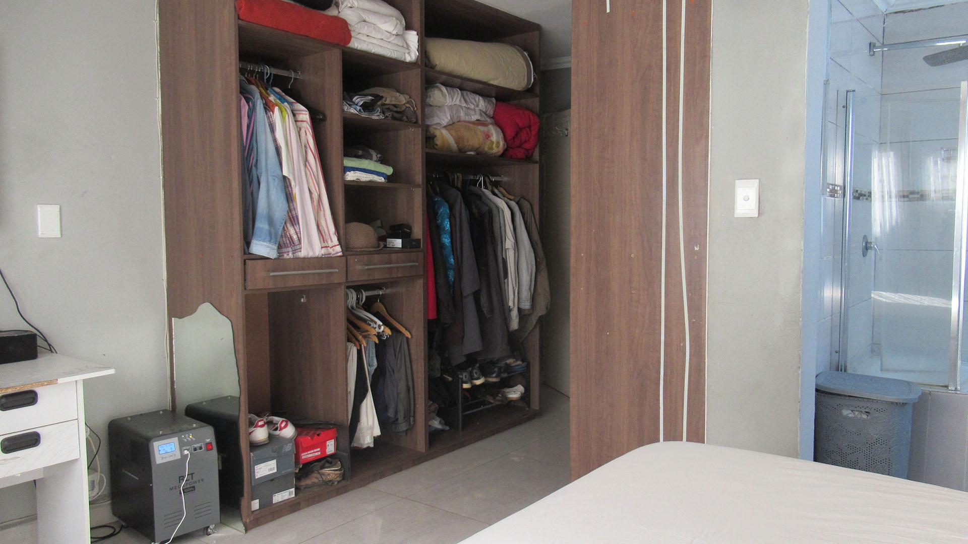 Main Bedroom - 14 square meters of property in Cosmo City