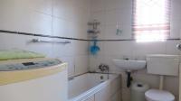 Bathroom 1 - 5 square meters of property in Glen Ridge (Gauteng - West)