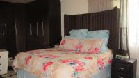 Main Bedroom - 22 square meters of property in Glen Ridge (Gauteng - West)